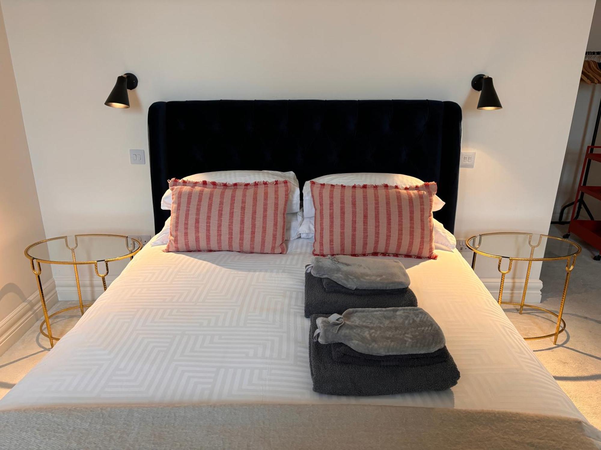 Luxurious 2 Bedroom Apartment With Sea View In Monkstown Blackrock  Exterior photo
